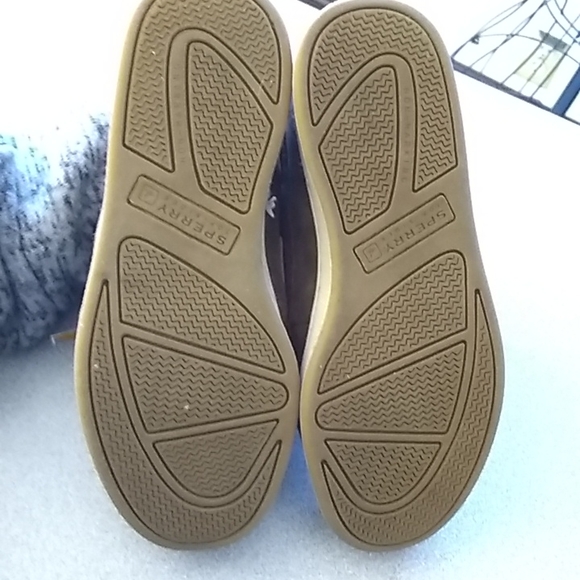 Sperry boat shoes. - Picture 5 of 8